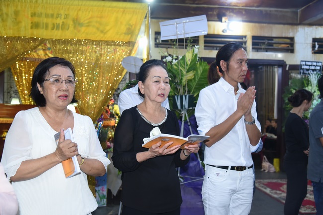 Chanting sutra, praying for the rebirth of soul at Vinh Nghiem Pagoda