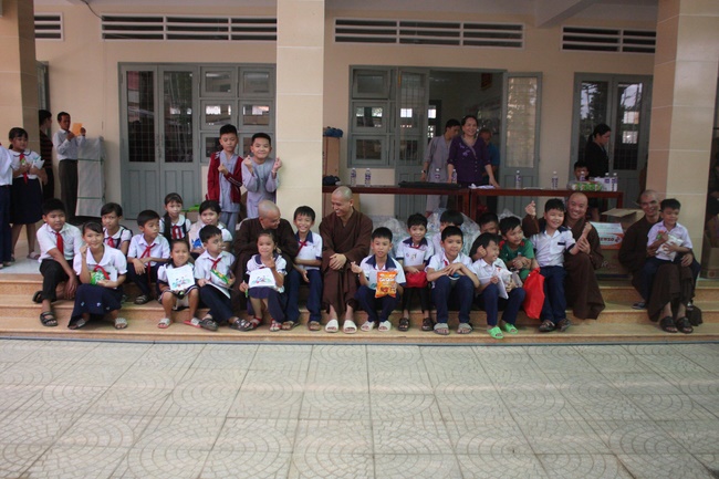 Giving gifts at Binh Phuc Nhut school, Tien Giang