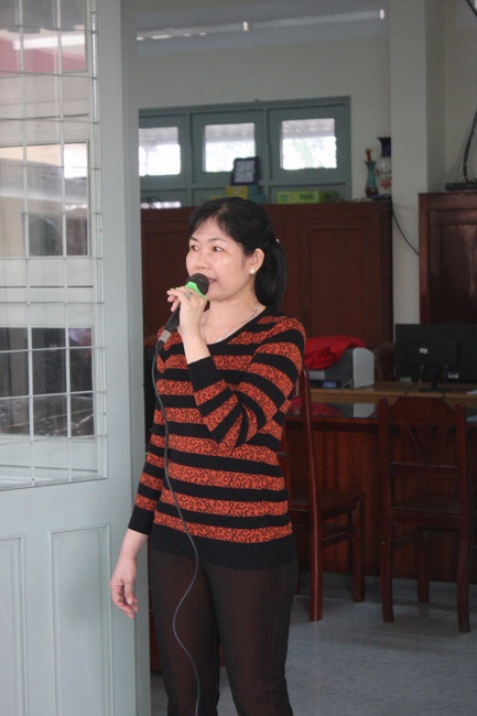 Giving gifts at Binh Phuc Nhut school, Tien Giang