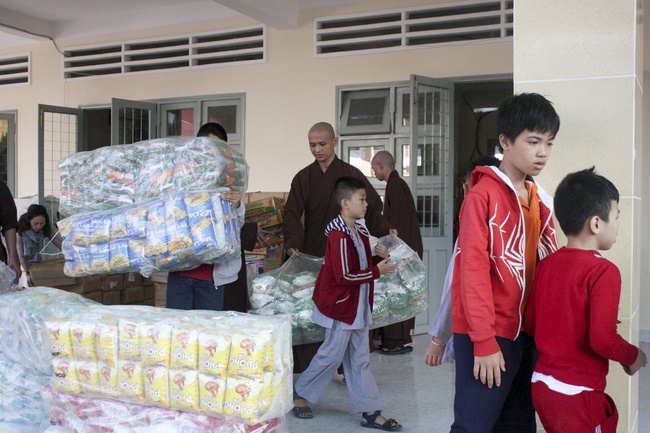Giving gifts at Binh Phuc Nhut school, Tien Giang
