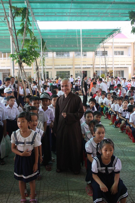 Giving gifts at Binh Phuc Nhut school, Tien Giang