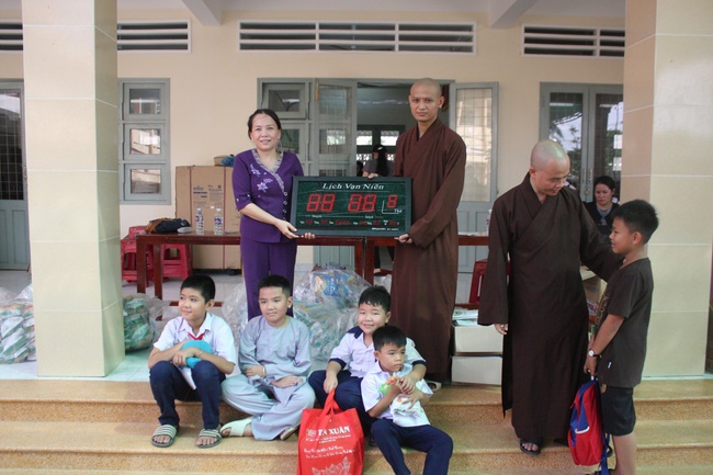 Giving gifts at Binh Phuc Nhut school, Tien Giang