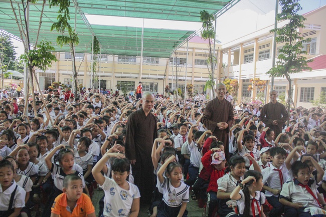 Giving gifts at Binh Phuc Nhut school, Tien Giang