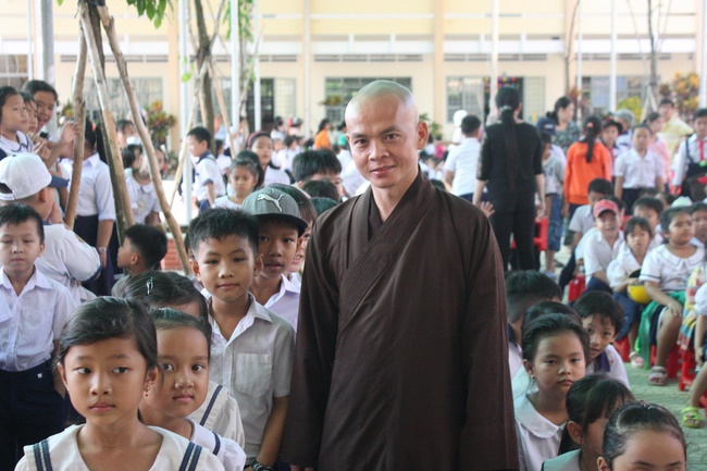 Giving gifts at Binh Phuc Nhut school, Tien Giang
