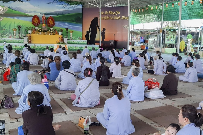 One day Retreat of Hoang Phap Pagoda in Cambodia