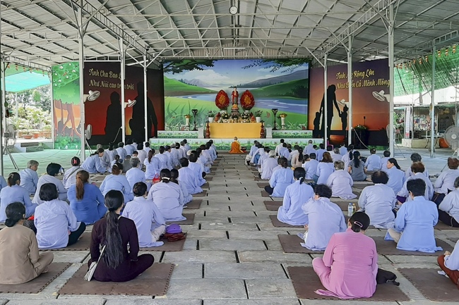 One day Retreat of Hoang Phap Pagoda in Cambodia