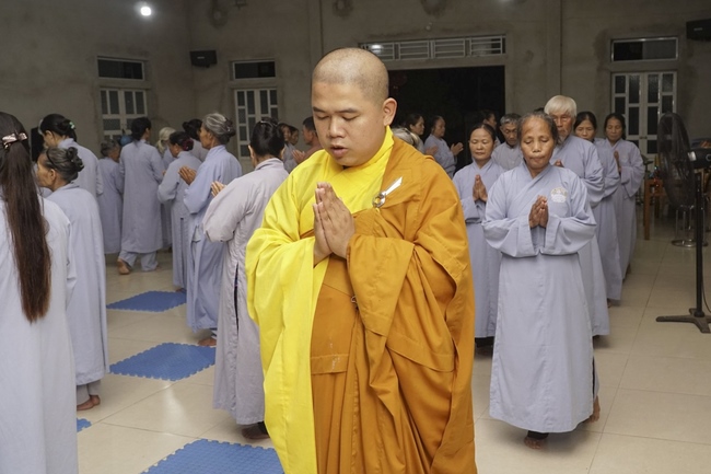 Prostrating five hundred names Bodhisattva Avalokitesvara at Dong Cao Pagoda
