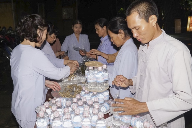 Prostrating five hundred names Bodhisattva Avalokitesvara at Dong Cao Pagoda