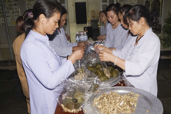 Prostrating five hundred names Bodhisattva Avalokitesvara at Dong Cao Pagoda