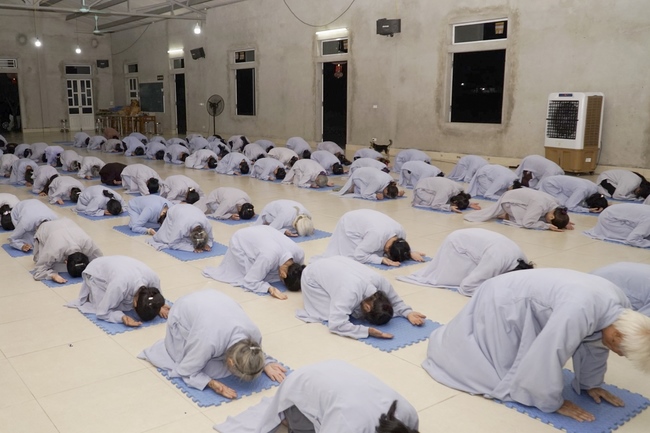 Prostrating five hundred names Bodhisattva Avalokitesvara at Dong Cao Pagoda