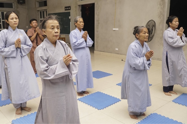 Prostrating five hundred names Bodhisattva Avalokitesvara at Dong Cao Pagoda
