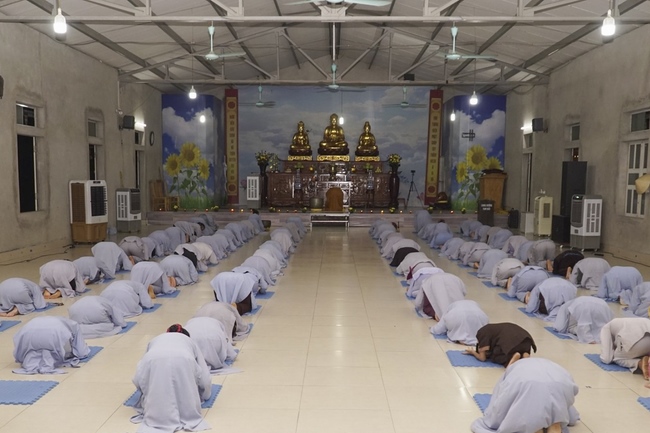 Prostrating five hundred names Bodhisattva Avalokitesvara at Dong Cao Pagoda