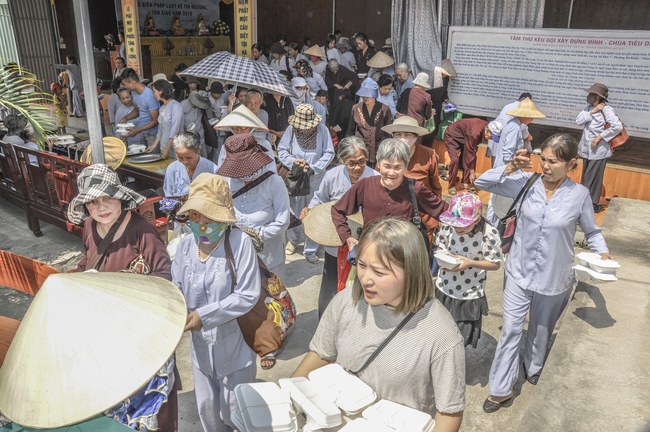 Meeting of popularizing the laws of beliefs and religions at Tieu Dao pagoda, Quang Ninh