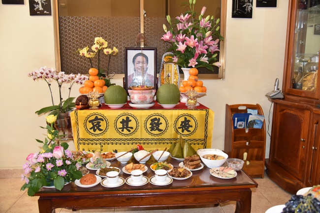 The  praying ceremony for rebirth and releasing creatures in Hoc Mon