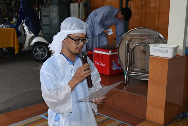 The  praying ceremony for rebirth and releasing creatures in Hoc Mon