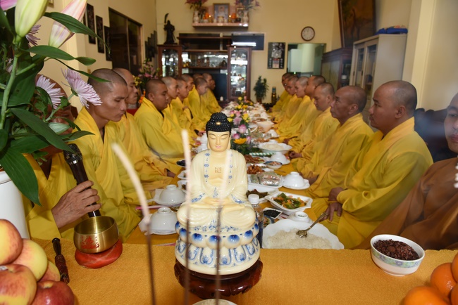 The  praying ceremony for rebirth and releasing creatures in Hoc Mon