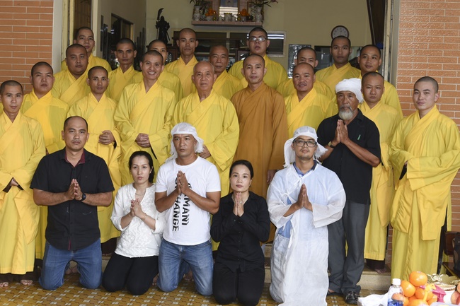 The  praying ceremony for rebirth and releasing creatures in Hoc Mon