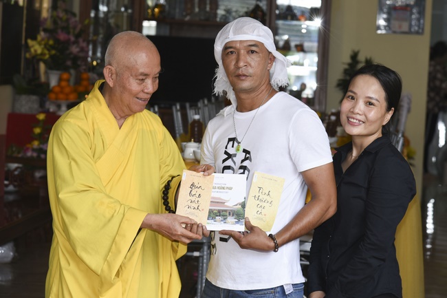 The  praying ceremony for rebirth and releasing creatures in Hoc Mon