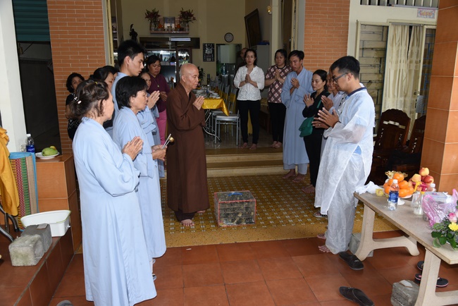 The  praying ceremony for rebirth and releasing creatures in Hoc Mon
