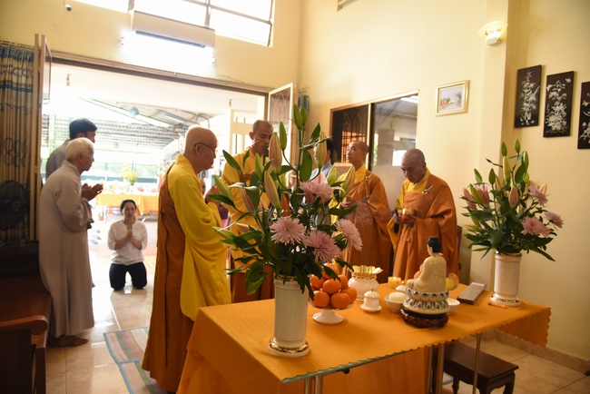 The  praying ceremony for rebirth and releasing creatures in Hoc Mon