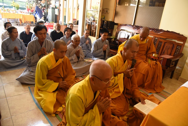 The  praying ceremony for rebirth and releasing creatures in Hoc Mon