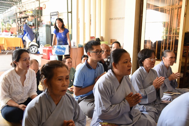 The  praying ceremony for rebirth and releasing creatures in Hoc Mon