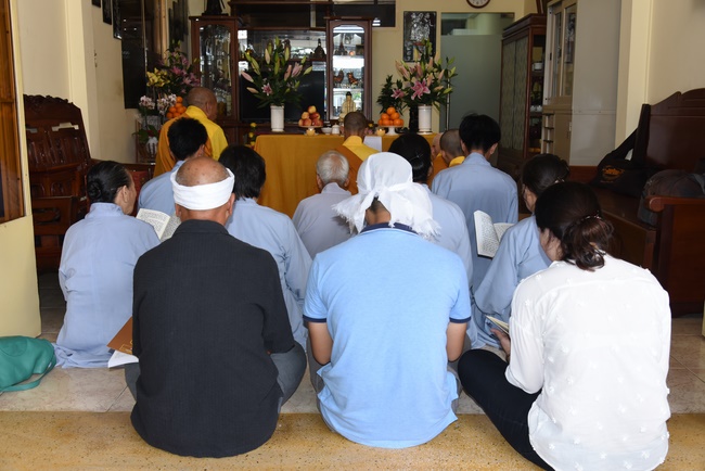 The  praying ceremony for rebirth and releasing creatures in Hoc Mon