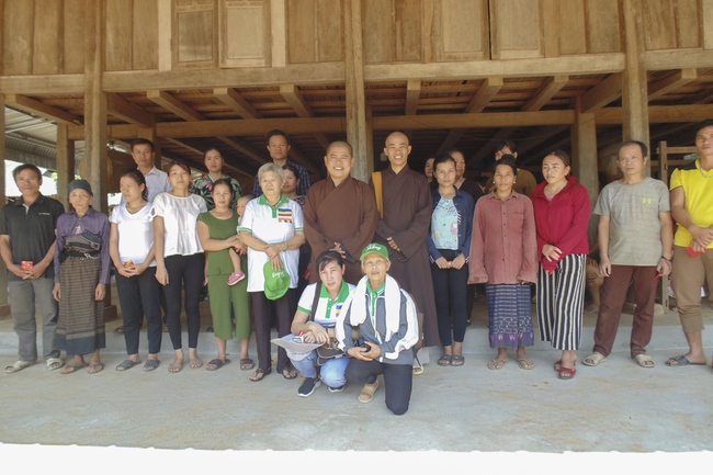 Dong Cao Pagoda giving charity gifts.