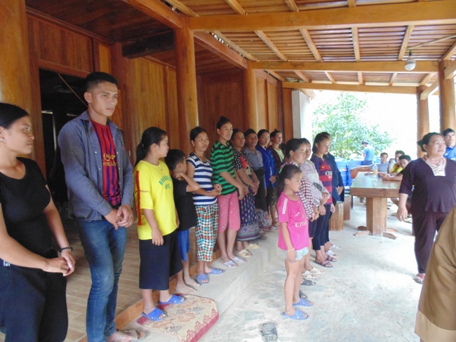 Dong Cao Pagoda giving charity gifts.