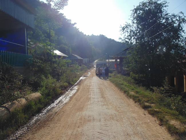 Dong Cao Pagoda giving charity gifts.