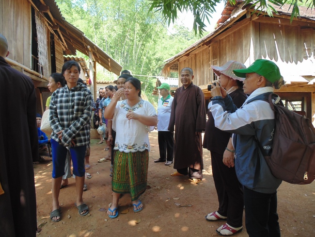 Dong Cao Pagoda giving charity gifts.