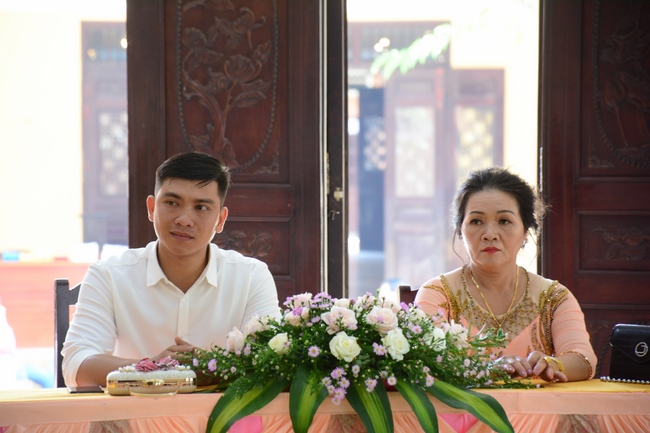 The Wedding Ceremony at the pagoda