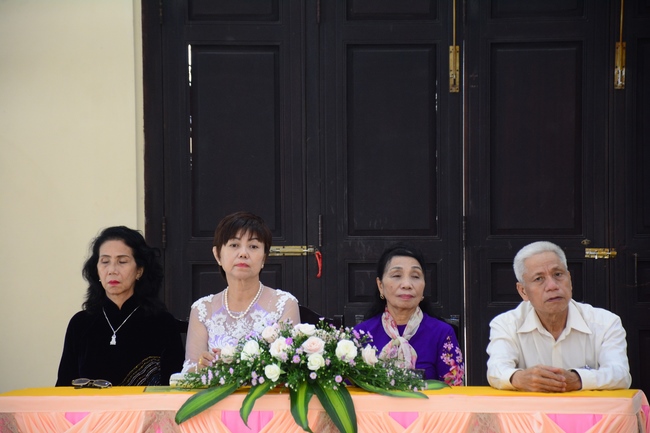 The Wedding Ceremony at the pagoda