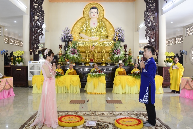 The Wedding Ceremony at the pagoda