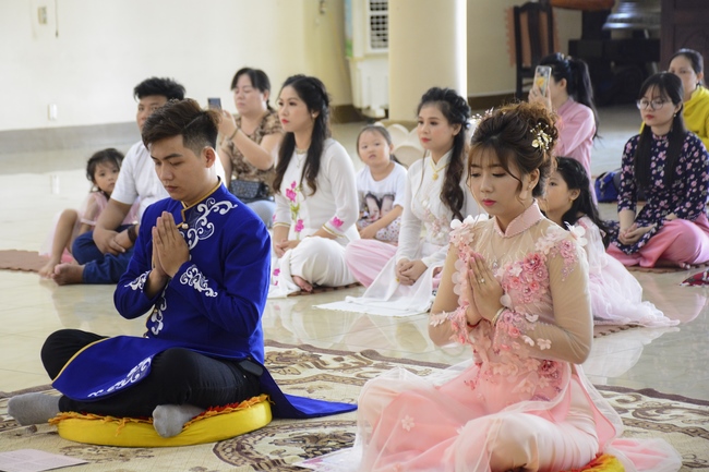 The Wedding Ceremony at the pagoda