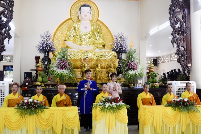 The Wedding Ceremony at the pagoda