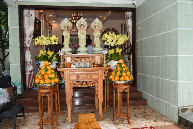 The rite offering for Monks to pray for rebirth to Mrs. Tran Thi Chen.