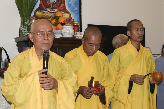The rite offering for Monks to pray for rebirth to Mrs. Tran Thi Chen.