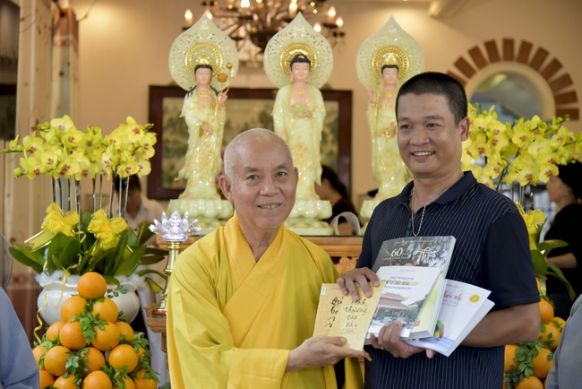 The rite offering for Monks to pray for rebirth to Mrs. Tran Thi Chen.