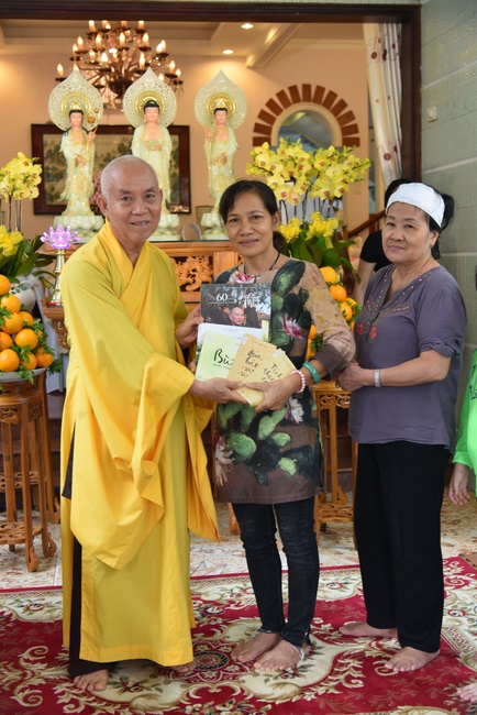 The rite offering for Monks to pray for rebirth to Mrs. Tran Thi Chen.