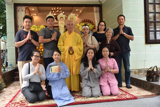 The rite offering for Monks to pray for rebirth to Mrs. Tran Thi Chen.