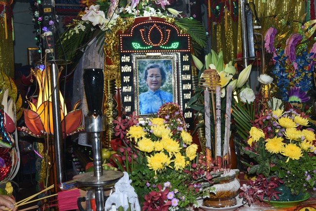 The rite offering for Monks to pray for rebirth to Mrs. Tran Thi Chen.
