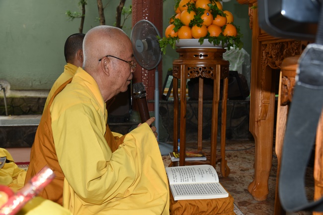 The rite offering for Monks to pray for rebirth to Mrs. Tran Thi Chen.