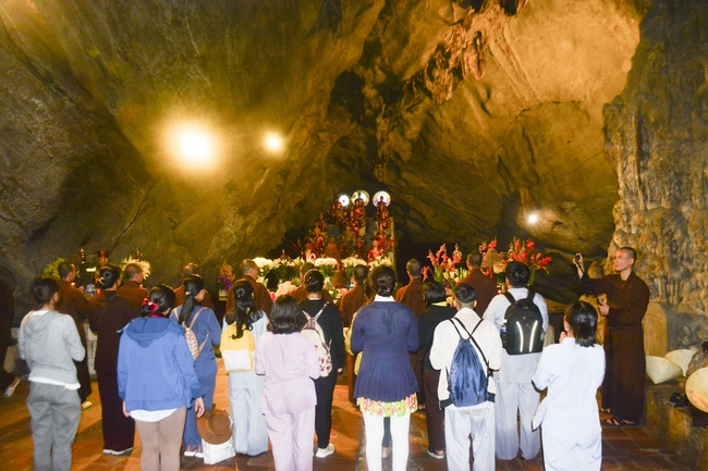 Ngày thứ 2 – chuyến hành hương tâm linh tại Hà Nội