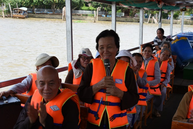Offering to Quoc Thoi Pagoda and freeing creatures in Ben Tre