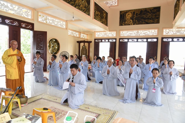 Offering to Quoc Thoi Pagoda and freeing creatures in Ben Tre