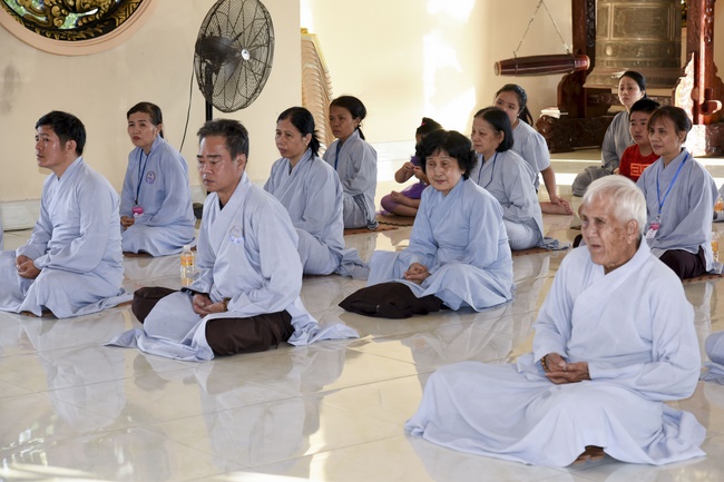 Offering to Quoc Thoi Pagoda and freeing creatures in Ben Tre