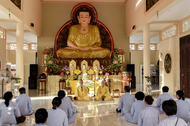 Offering to Quoc Thoi Pagoda and freeing creatures in Ben Tre