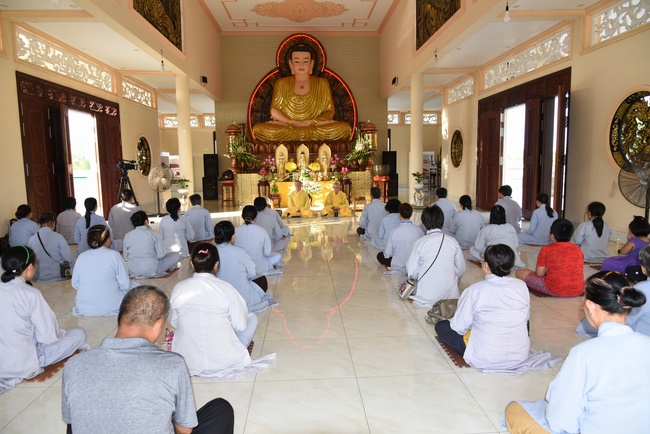 Offering to Quoc Thoi Pagoda and freeing creatures in Ben Tre