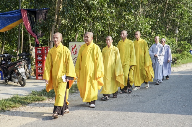 Visiting Upāsaka Nhuan Tin Funeral